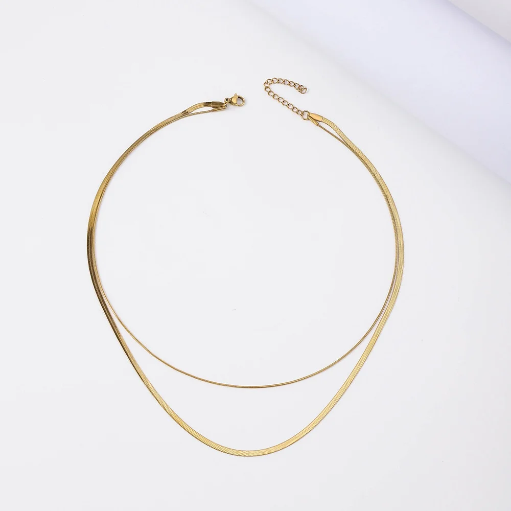 Einfache goldfarbene Edelstahl-Mehrschicht-Halskette, gestapelte Schlangenkette für Damen, modischer Titanstahlschmuck. – Detail 5