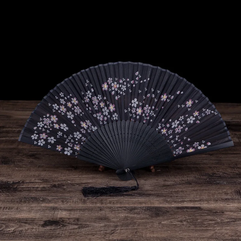 Vintage Women Silk Fan Chinese Classical Embroidered Round Fan Wedding Party Dance Accessories Ornaments Home Decor Hand Fan