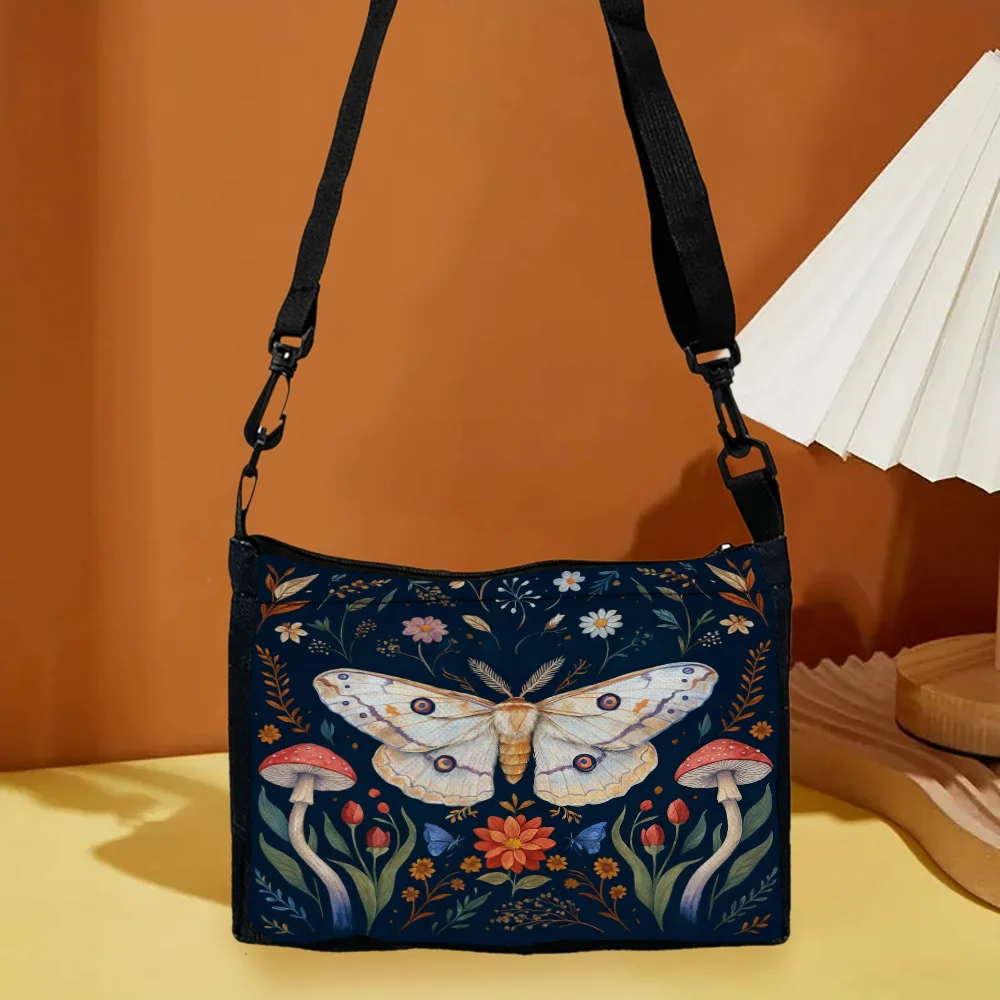 

Chic Moth and Mushroom Printed One-shoulder Bag with Adjustable Shoulder Straps, Outdoor Leisure Travel Cross-shoulder Bag