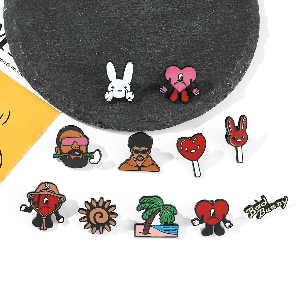 Love Brooch Leisure Entertainment Metal Badge Small Gift Wholesale Backpack Accessories Cap Pin Lapel Pins for Clothes Badges