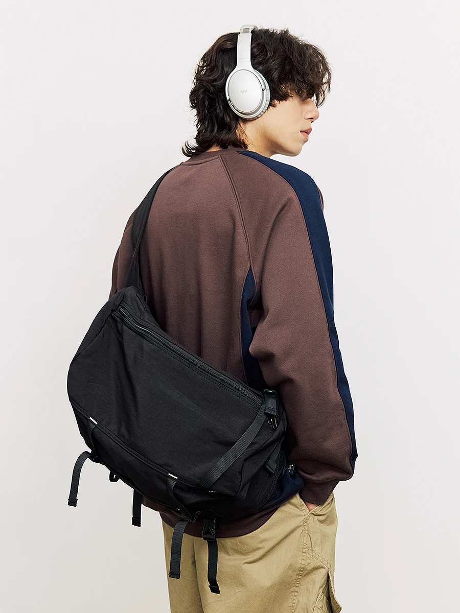 

Functional backpack, Japanese street shoulder large-capacity travel messenger bag