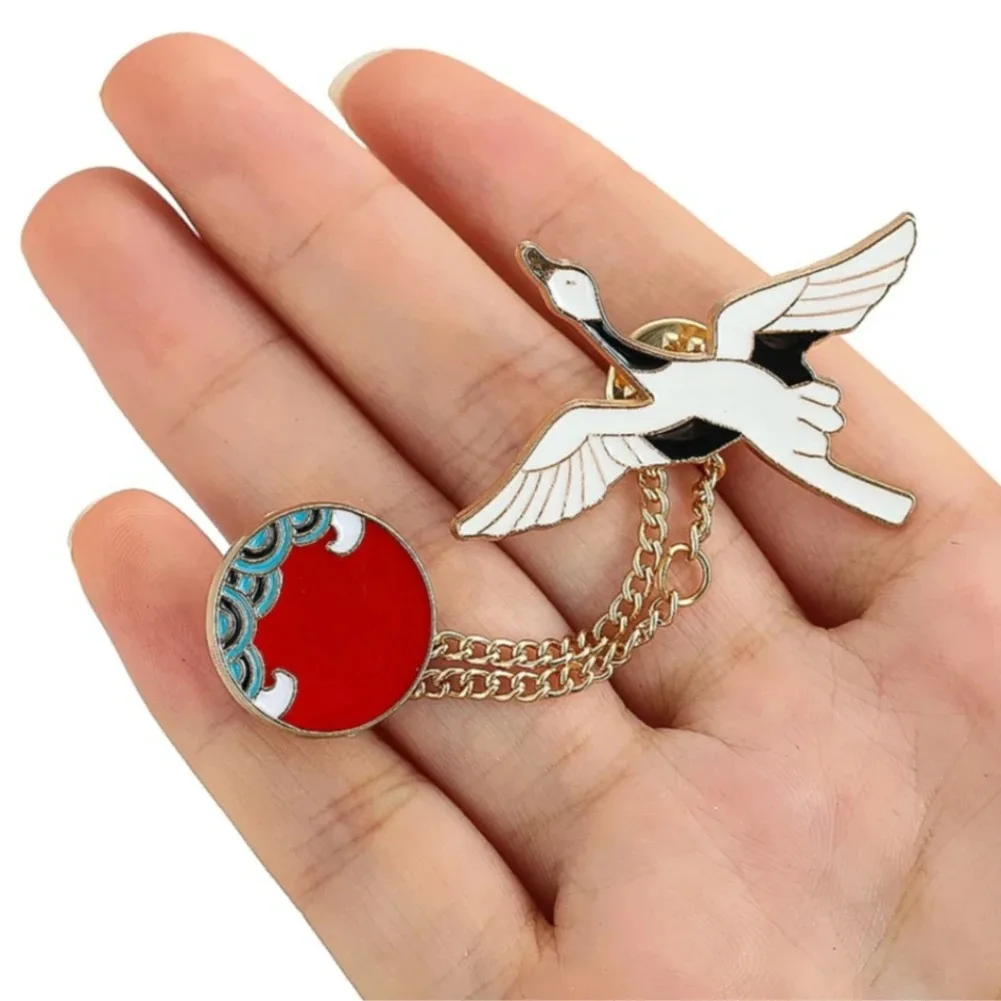 كرين الطيور بروش معدني سحابة عزر المينا التلبيب دبوس سترة معطف شارة الصيد نمط الملابس الملابس في الهواء الطلق والعتاد الديكور