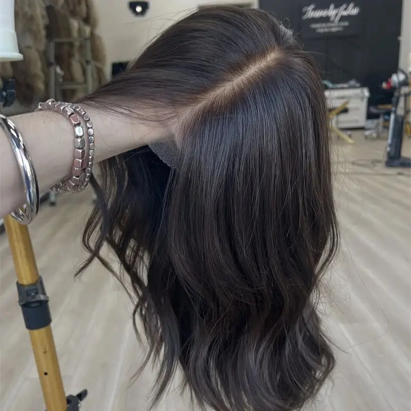 

Предварительно выщипанная линия волос Темно-коричневый HD парик фронта шнурка Новый волнистый боб Большая кепка маленького размера Высококачественный синтетический женский парик для вечеринки