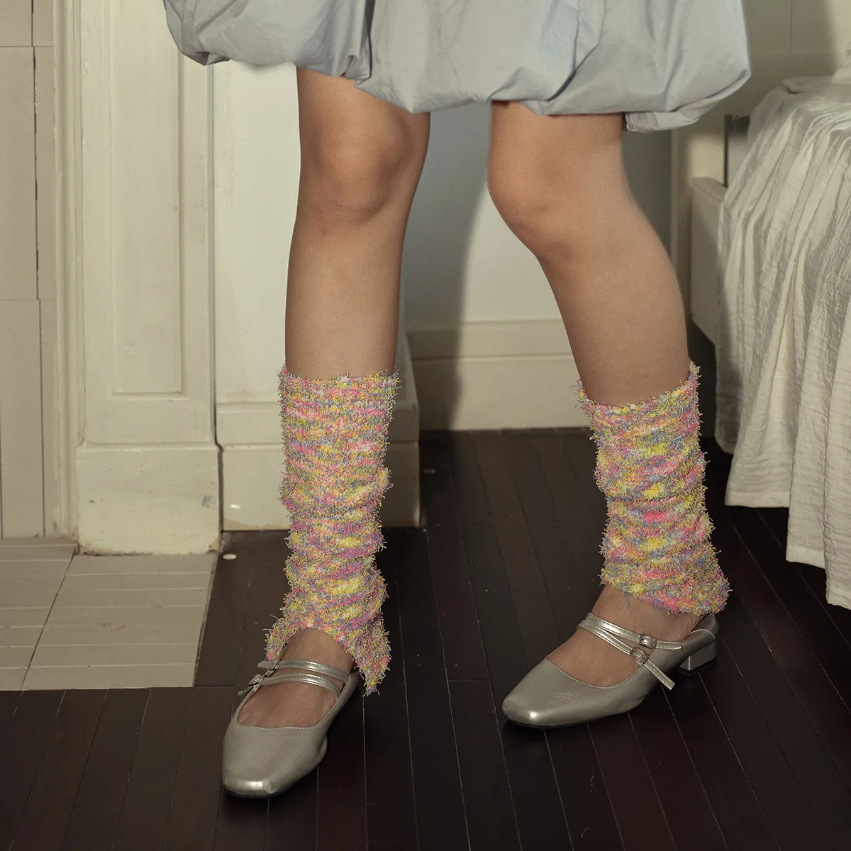 ถุงเท้าถักไล่เฉดสีสำหรับผู้หญิง ฤดูใบไม้ร่วง ฤดูหนาว สีสันสดใส สไตล์เรโทร สาว JK ปลอกขา【หลายสี】