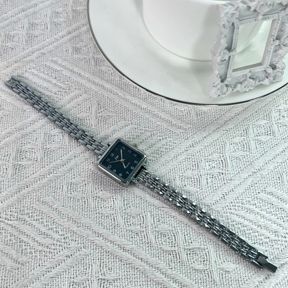 أنيقة مربع فاخر الفضة معدن المرأة سوار العلامة التجارية الأعلى كريستال كوارتز ساعة معصم موضة السيدات ساعة Relogio Feminino