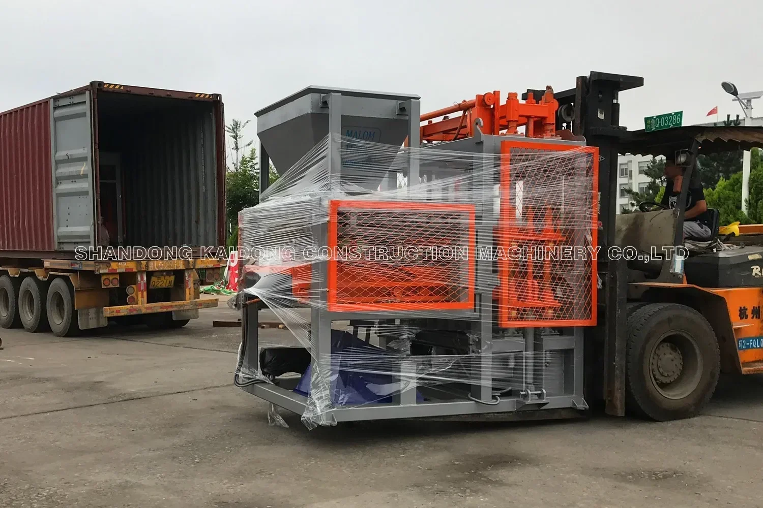 ماكينة تصنيع الطوب الأوتوماتيكية الكاملة رائجة البيع ماكينة تشكيل البلوك الخرساني QT5-15 ماكينة تصنيع البلوك للبيع