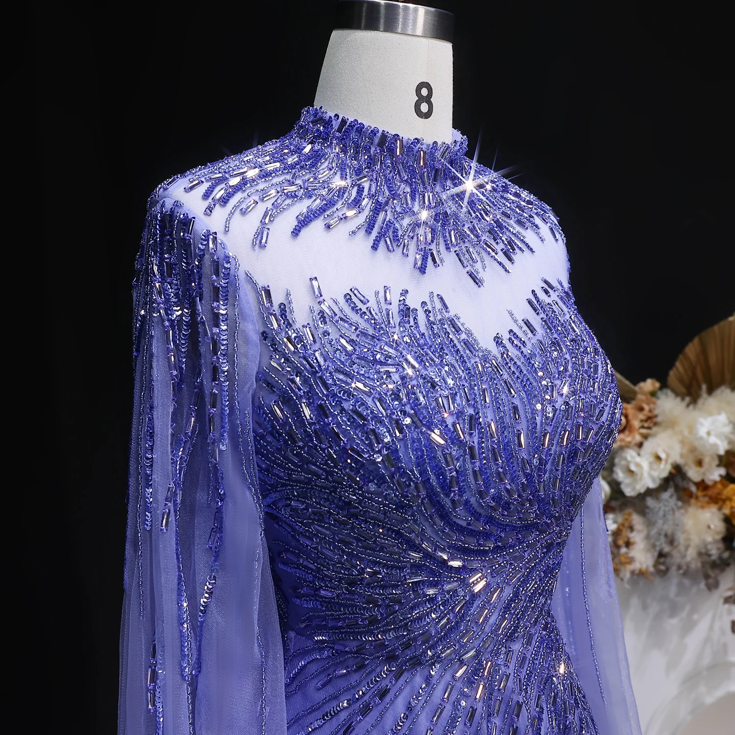 Sharon Said Elegantes Luxuriöses Perlenbesetztes Abendkleid mit Hohem Kragen, Cape-Ärmeln, Tüll-Ballkleid, Partykleid für Damen SS134 Maßanfertigung – Detail 8