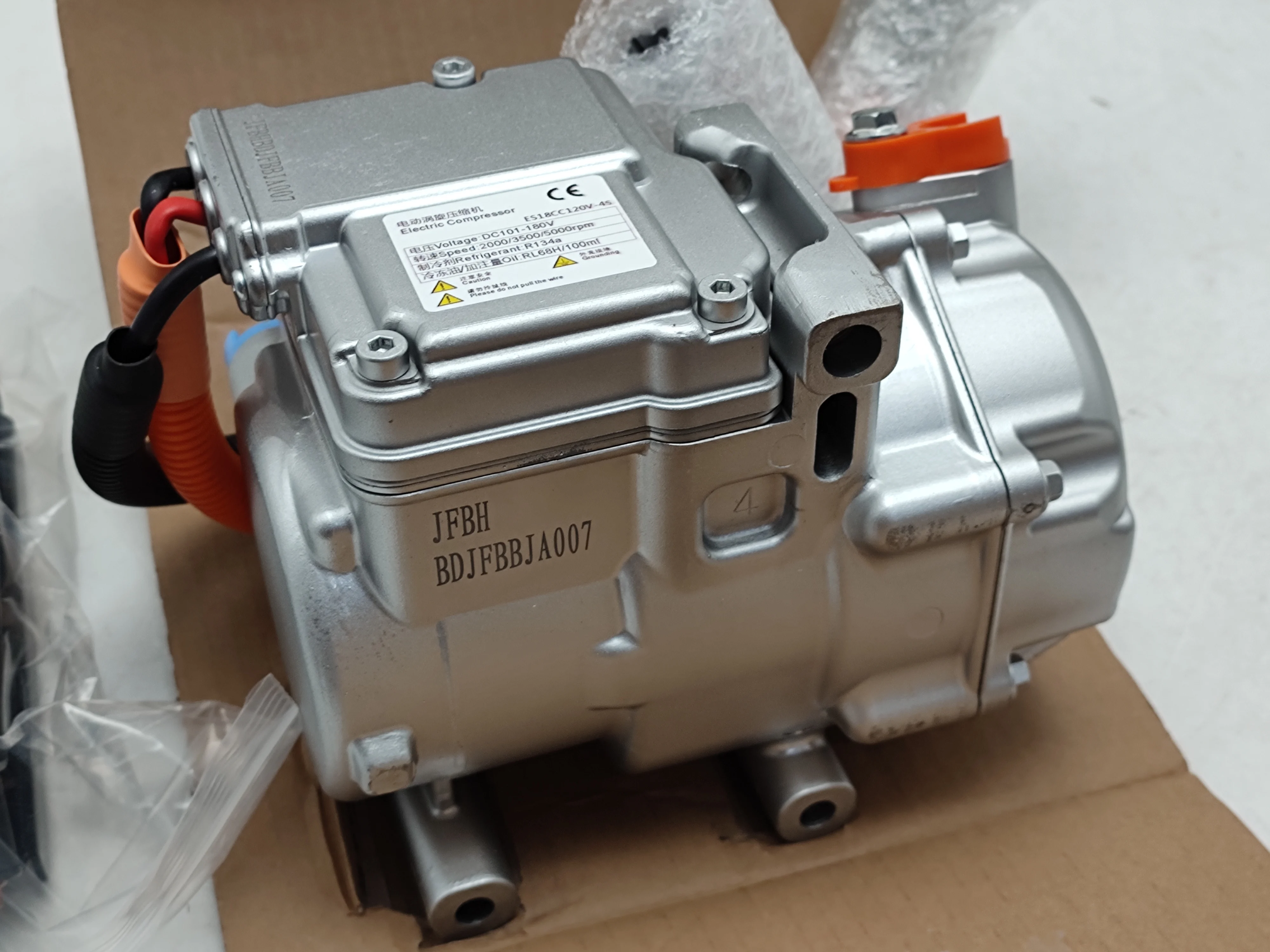 自動車用電動コンプレッサー 12V 18cc A/C エアコンコンプレッサー DC