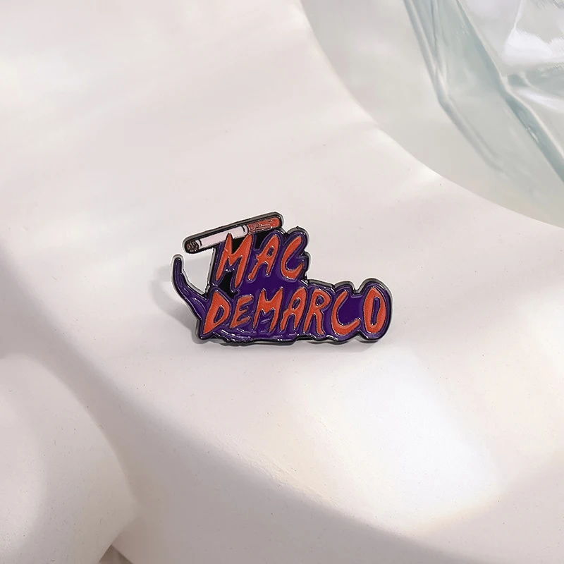 MAC-DEMARCO الأحمر إلكتروني بروش مضحك السجائر شارة معدنية دبابيس ظهره الملابس والمجوهرات والاكسسوارات الديكور هدية