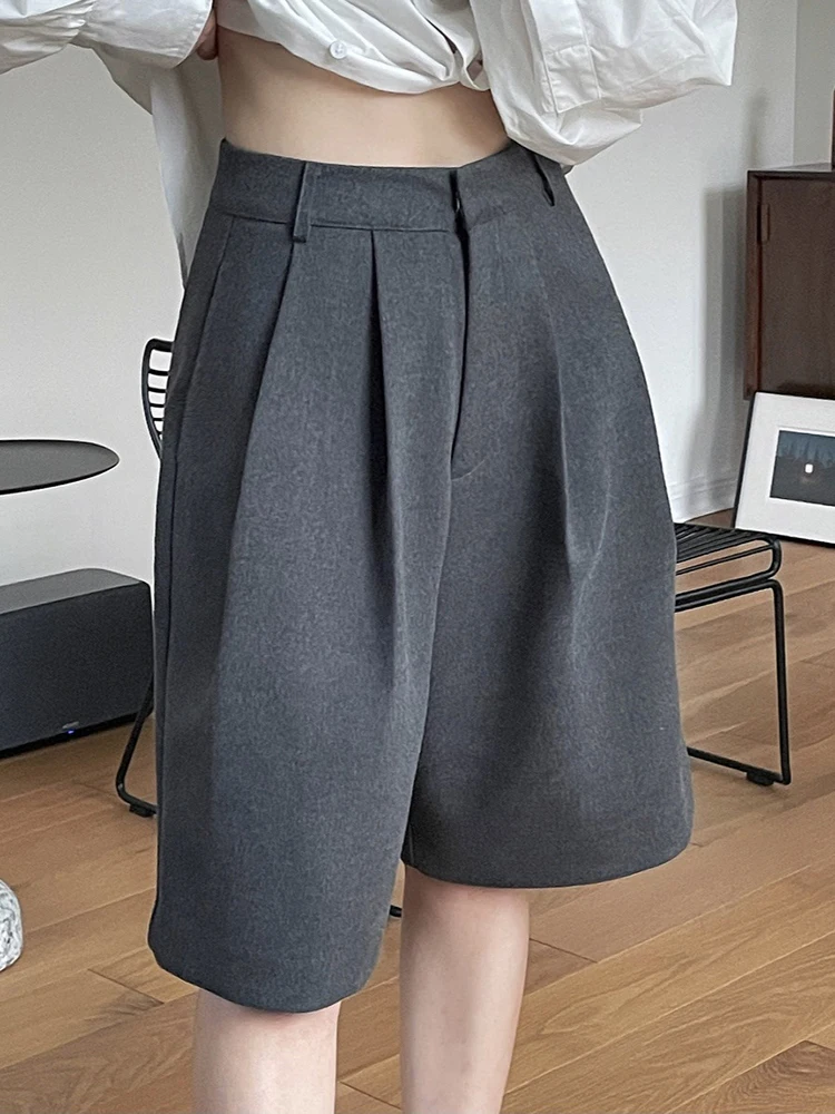 [EAM] Women Gray Pleated Pocket Elegant Casual Wide Leg Shorts New High Waist Trousers Fashion Tide Spring Summer 2024 1DH4866