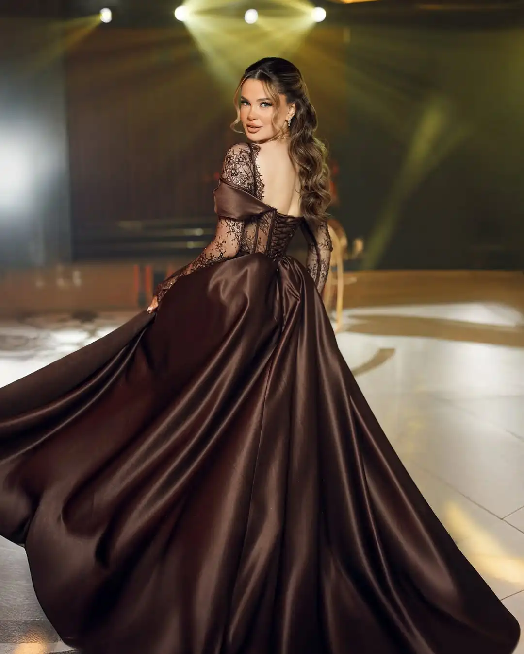 Nuevo diseño Sexy fuera del hombro bordado ilusión de espina de pescado drapeado una línea vestido de fiesta elegante vestido de fiesta Formal de graduación de noche