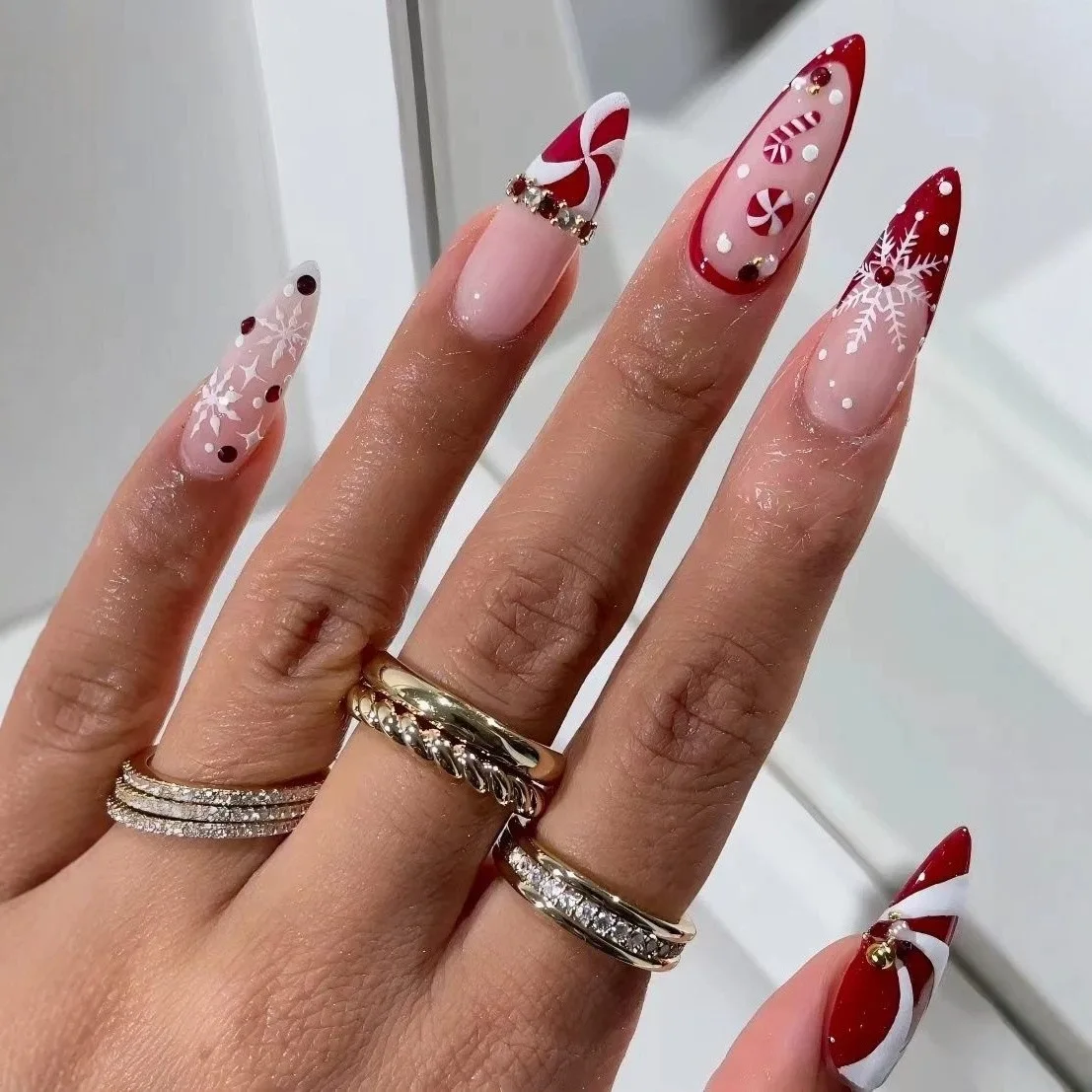 24Pcs Almond Head Xmas False Nails Full Cover Candy Snowflake Polka Dot Press-on Nails Diamond French Wearable Fake Finger Nail