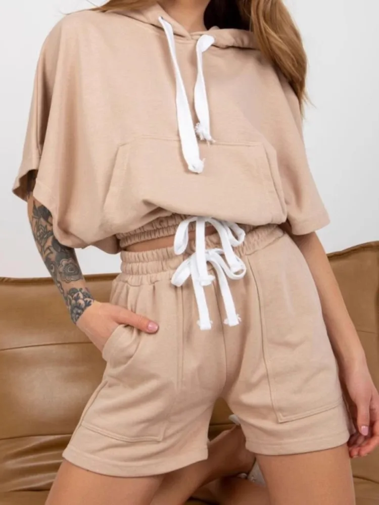 

Повседневные топы с капюшоном, комплекты одежды для женщин, модный пуловер с короткими рукавами, свободный топ + шорты на шнуровке, комплект из 2 предметов, женская спортивная одежда