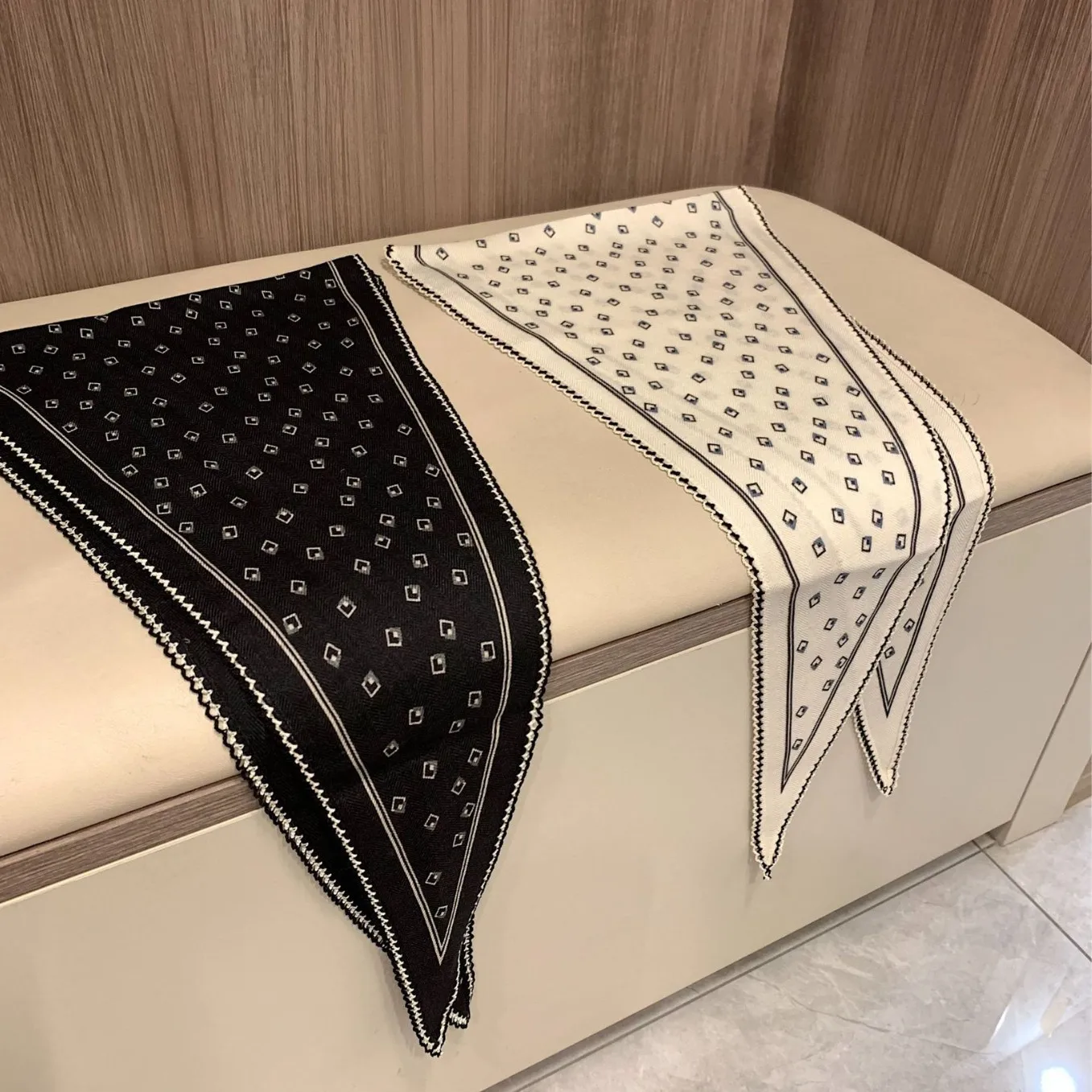 

30% Silk 70% Wool Retro-style Scarf Autumn Winter Versatile Lace double-sided Monochrome diamond-shaped Soft 8SJ191