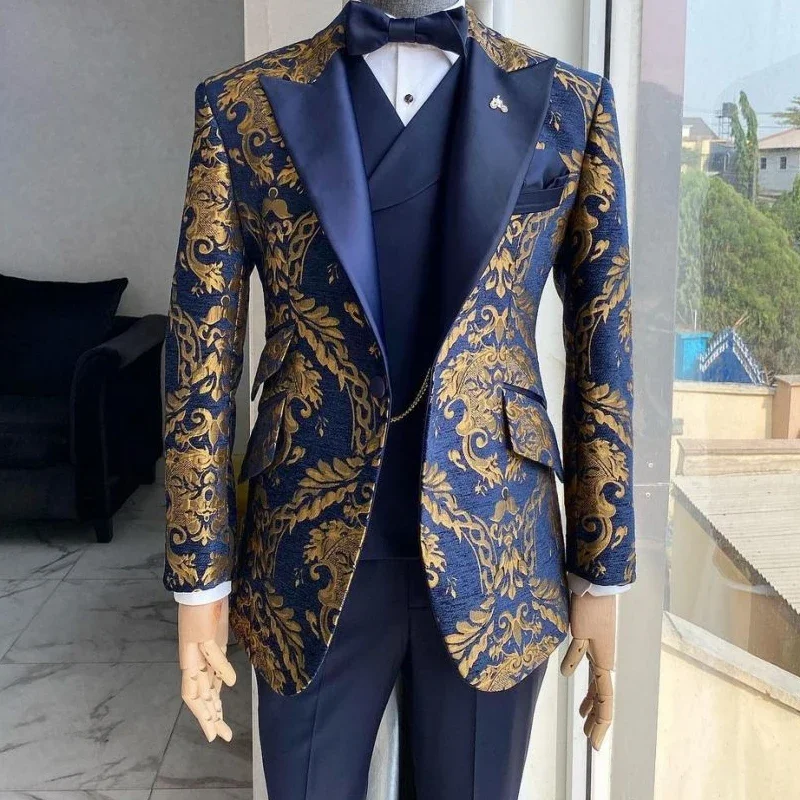 Garnitury smokingowe męskie żakardowe w kwiaty, ślubne, slim fit, granatowo-złote, elegancki męski strój, zestaw garniturowy.