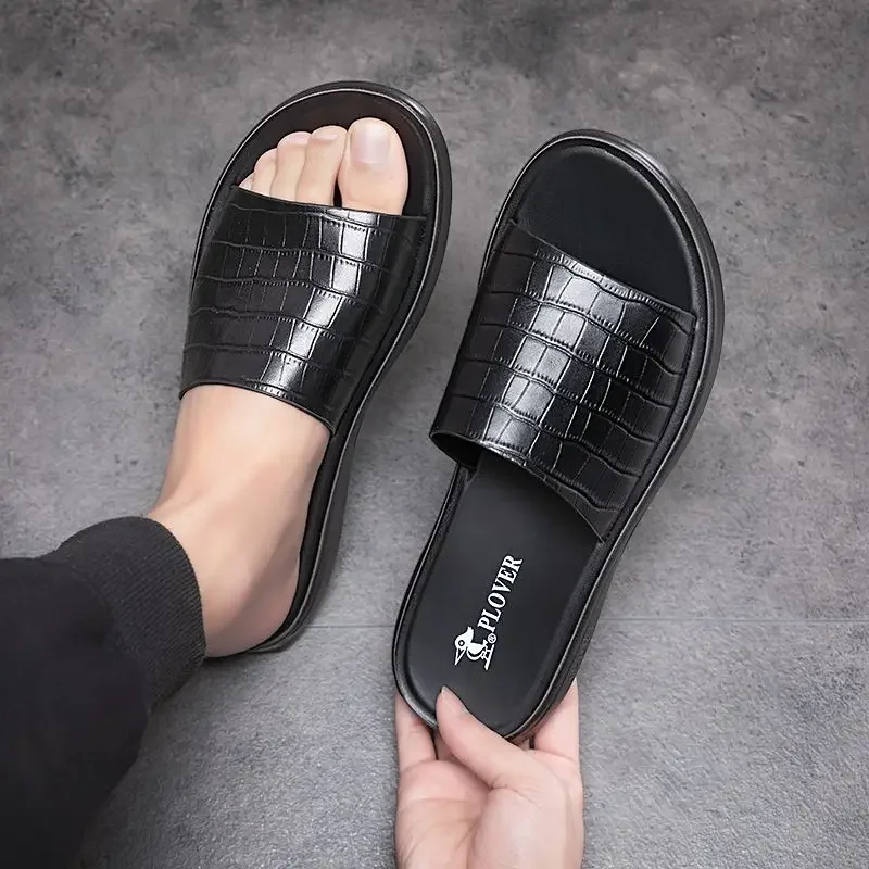 

Новые сандалии для взрослых, летние мужские тапочки, модельерская обувь, мужская уличная рабочая повседневная кожаная обувь, дорожная пляжная удобная мягкая обувь