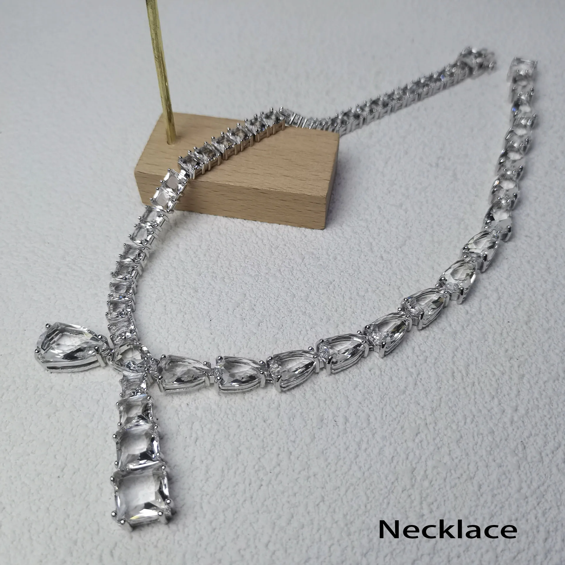 2026 Nieuwe Originele Dames Bruiloft Sieraden Ketting Hoogwaardige Fonkelende Cut Crystal Prachtige Geometrische Ketting Beste Geschenken