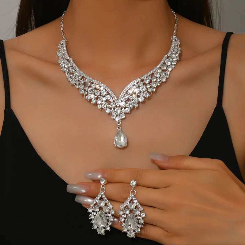 

Медный позолоченный винтажный комплект украшений для международной торговли: эффектное ожерелье и роскошные хрустальные украшения для банкета