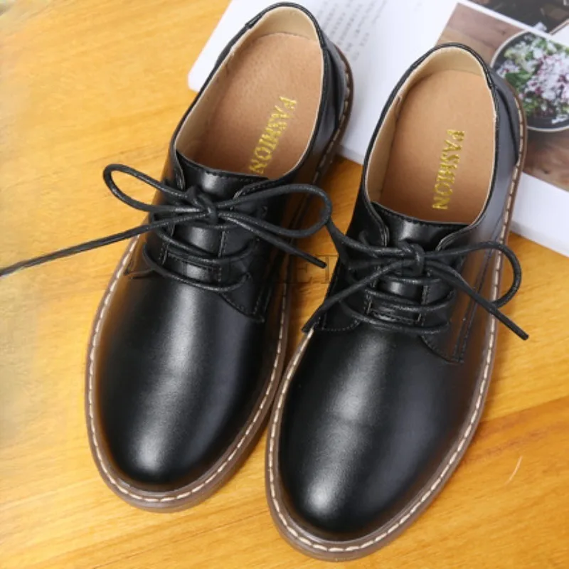 Round Toed Flat Bottomed Women Small Leather Shoes with Cross Straps and Stitching for Breathability Comfort and Versatility