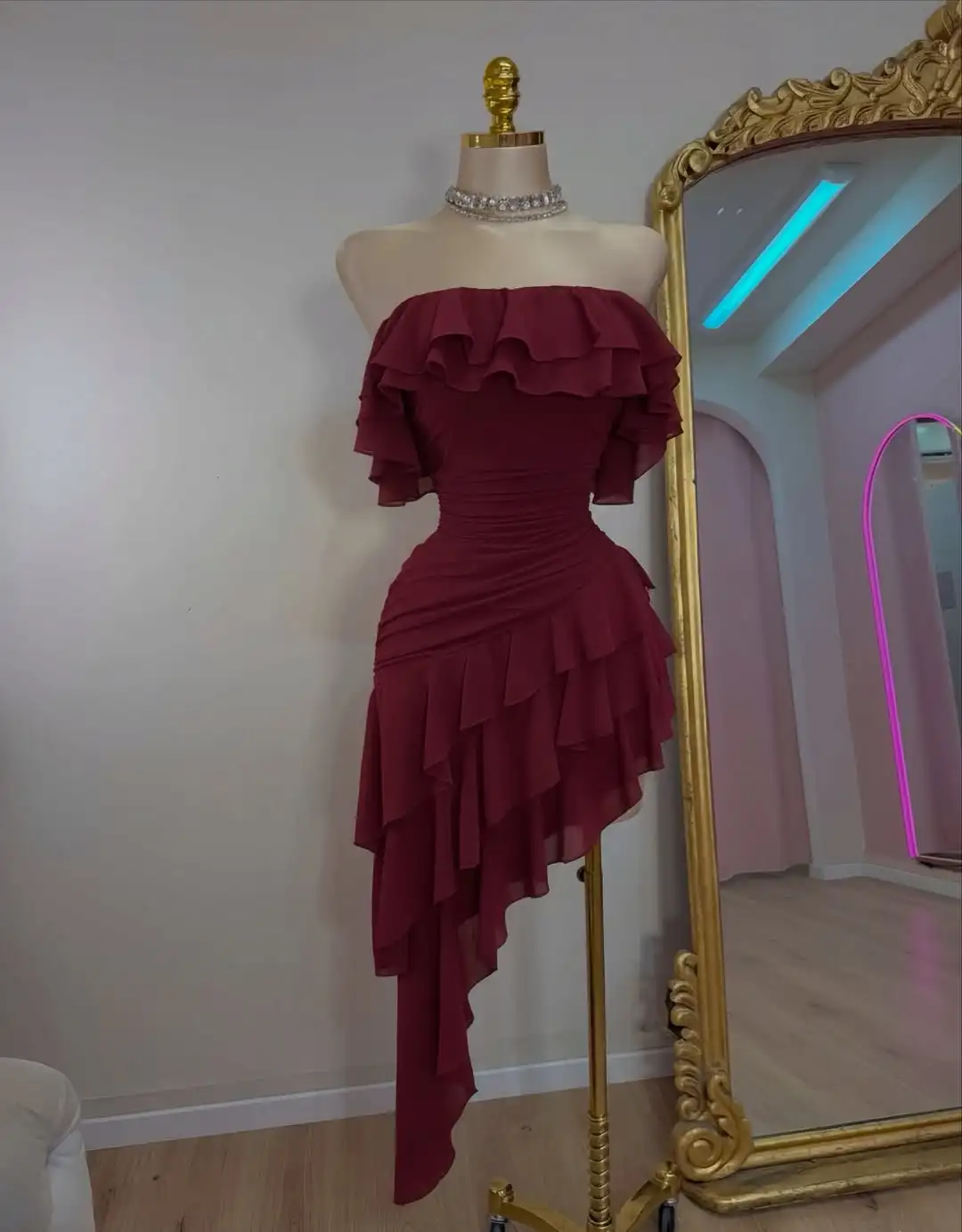 Novo design sexy encantador sem alças babados em camadas cintura plissada vestido de cocktail moda venda quente vestido de baile de noite