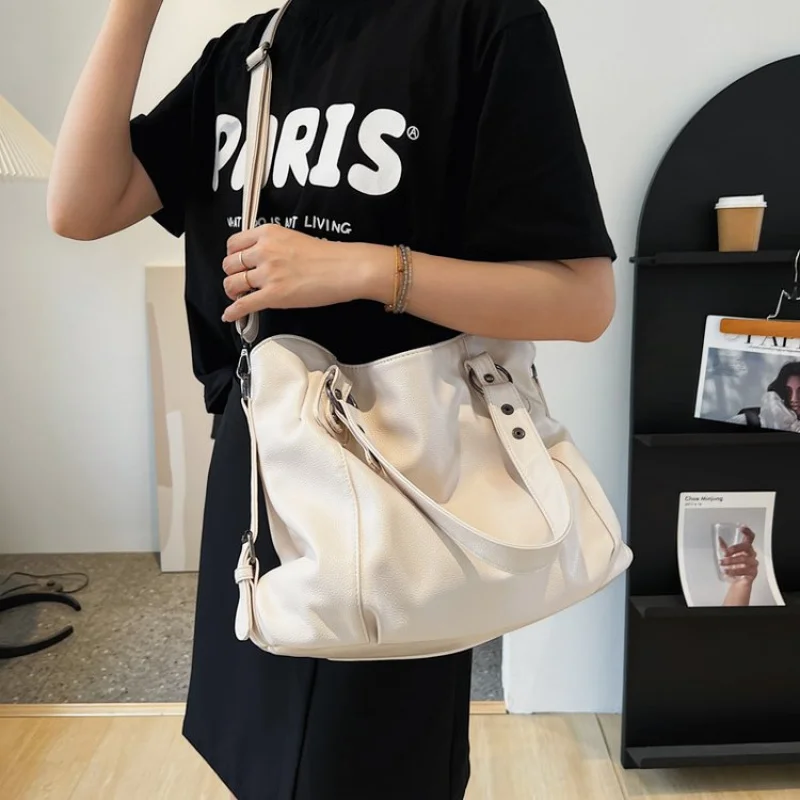 

Large Capacity Solid Color Commuter Tote Bag Elegant Leather For Women High-End Luxury Vintage Fashion