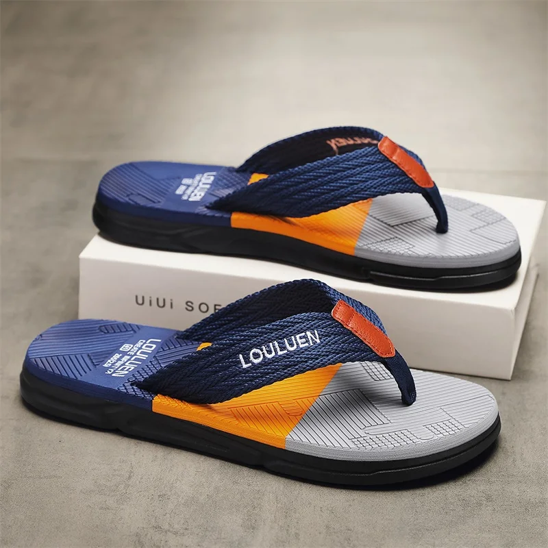 

A pair of men's flip - flops with a three - tone spliced sole. The tread pattern is designed for anti - slip.