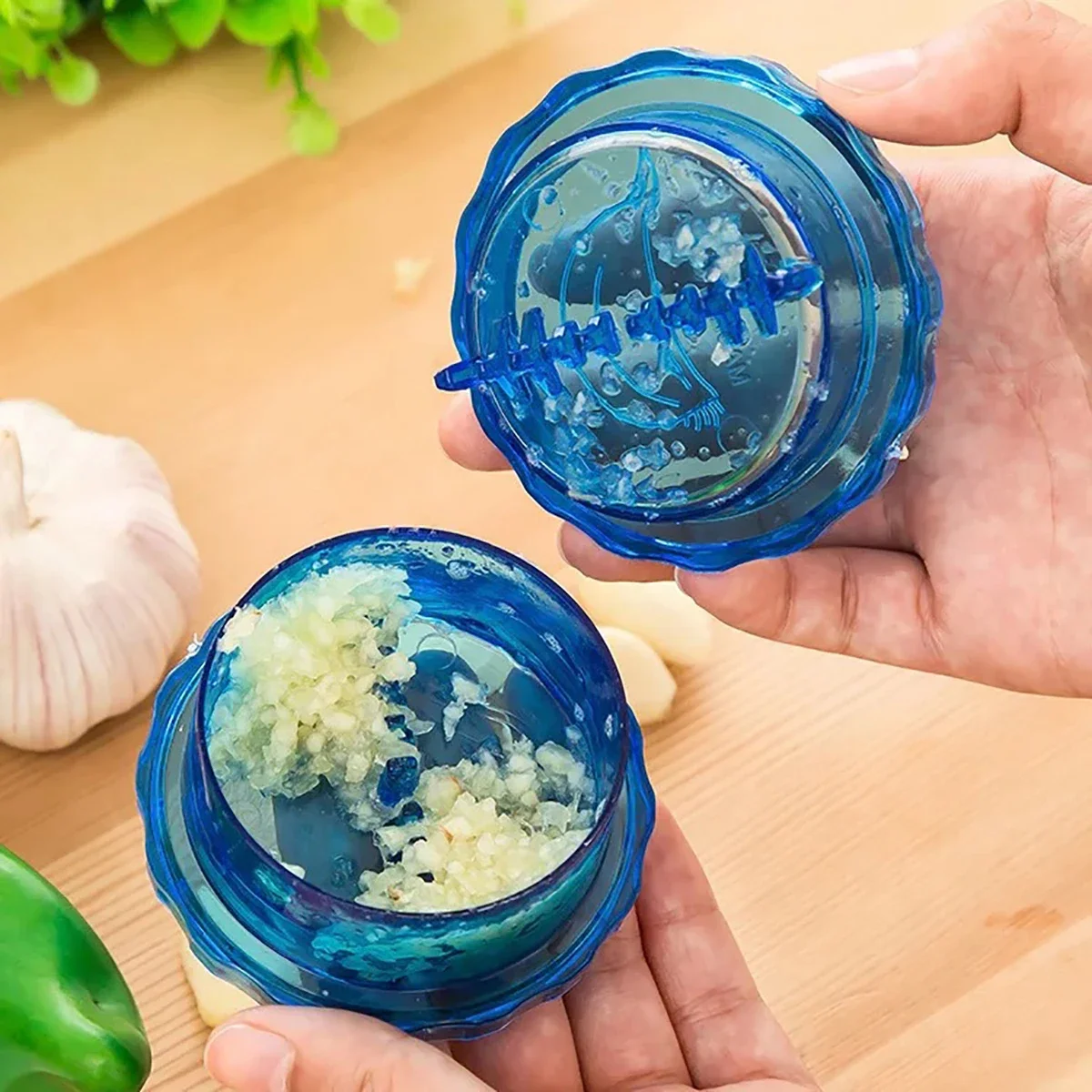 

Manual Garlic Crusher Box Garlic Press Roll Twist Crusher Chopper Grinder Kitchen Acceesories Salt shaker Grinder electric