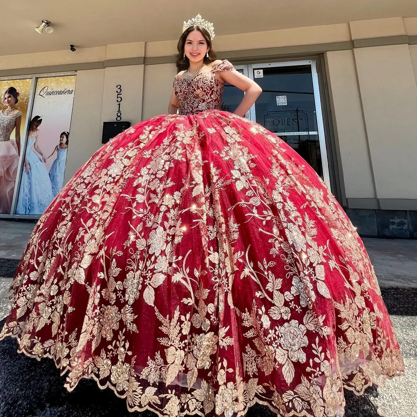 

Burgundy Gold Quinceanera Dress 2023 Sequins Floral Tulle Charro Mexican Prom Party 16 Girl Gown Puffy vestido de 15 anos Straps