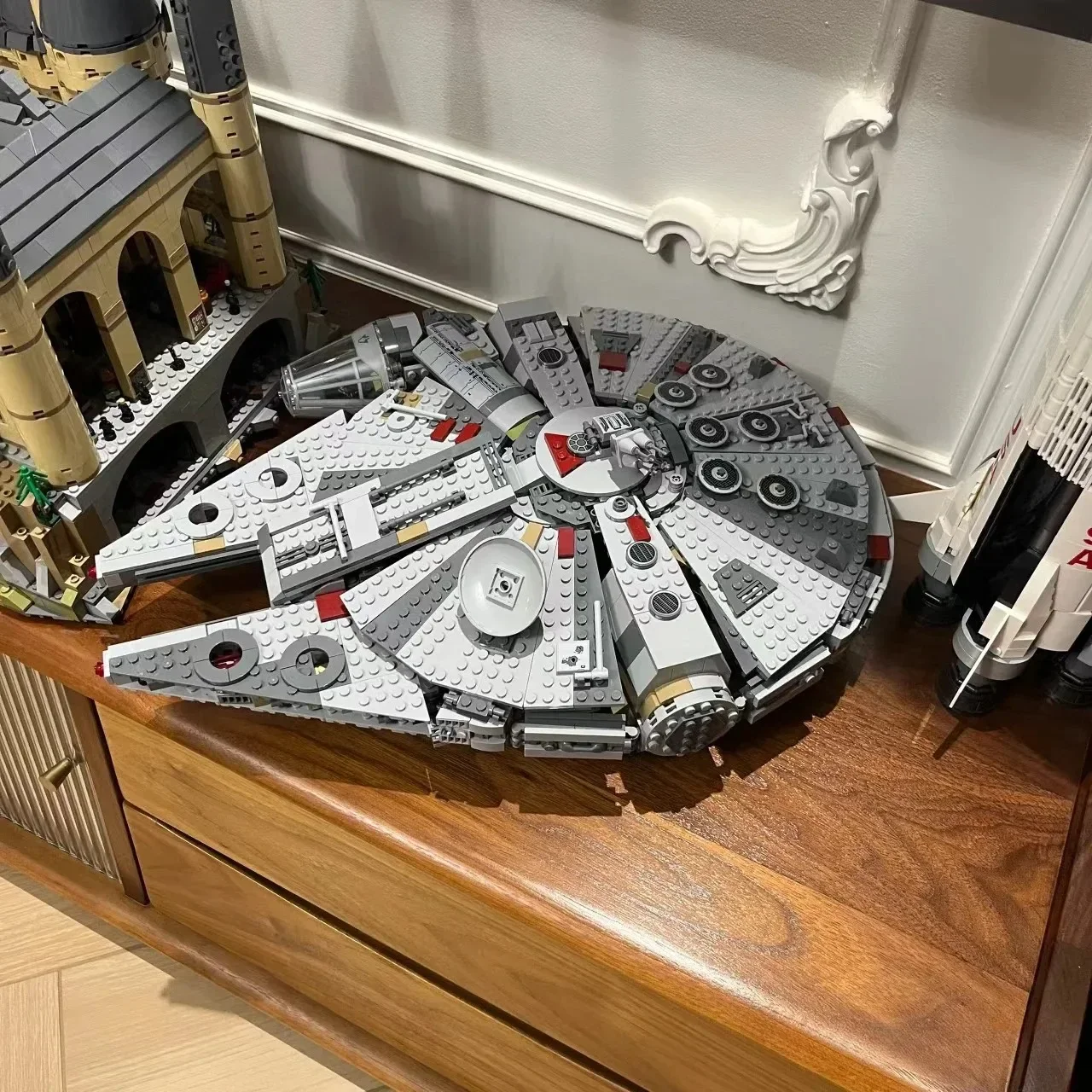 

In Stock 1381 Pcs Space Millennium War Ship Spacecraft Set Falcon Alien MINI 75105 Figure Model Building Blocks Bricks Toy Gift