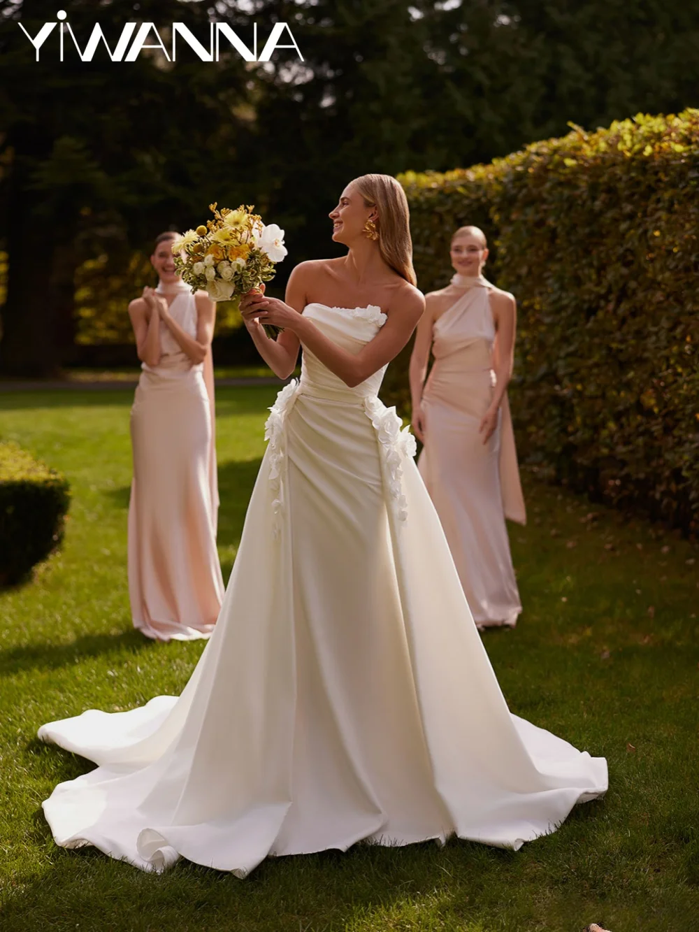 

Ivory Satin Floor-length Wedding Dress With Detachable Train Dreamy 3D Flower Bridal Gown Customized Strapless Dresses For Bride