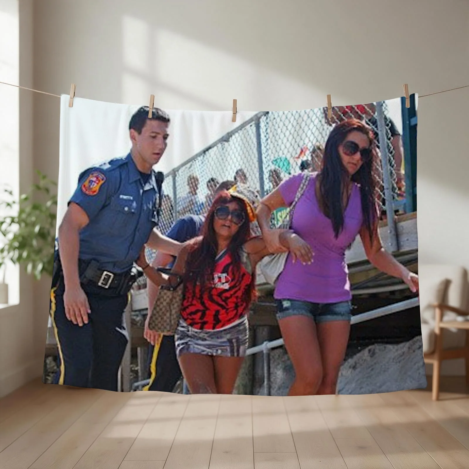 Snooki getting arrested on the beach Throw Blanket Soft funny gift Camping warm winter Blankets