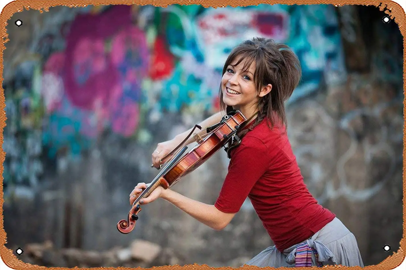 

muecddoa Yitachi Lindsey Stirling Violinist Cute Girl Woman постер знаменитостей и музыкантов 12 "X 8" винтажный металлический Ti