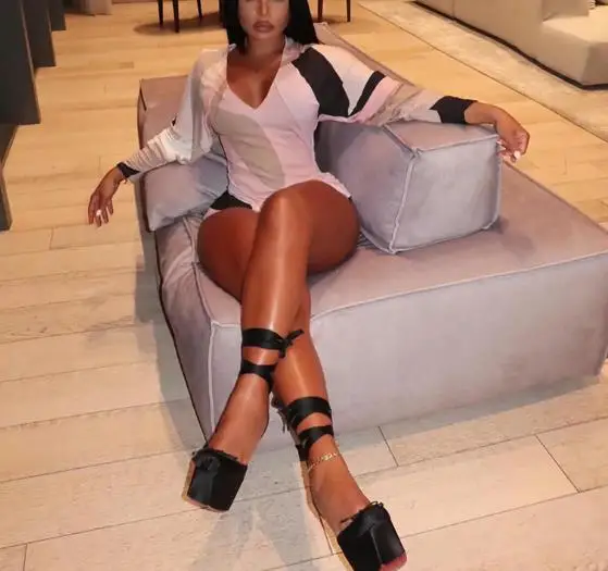 Herfst en winter nieuwe damesmode lange mouwen sexy diepe V-hals kleurblokken slim fit shorts jumpsuit