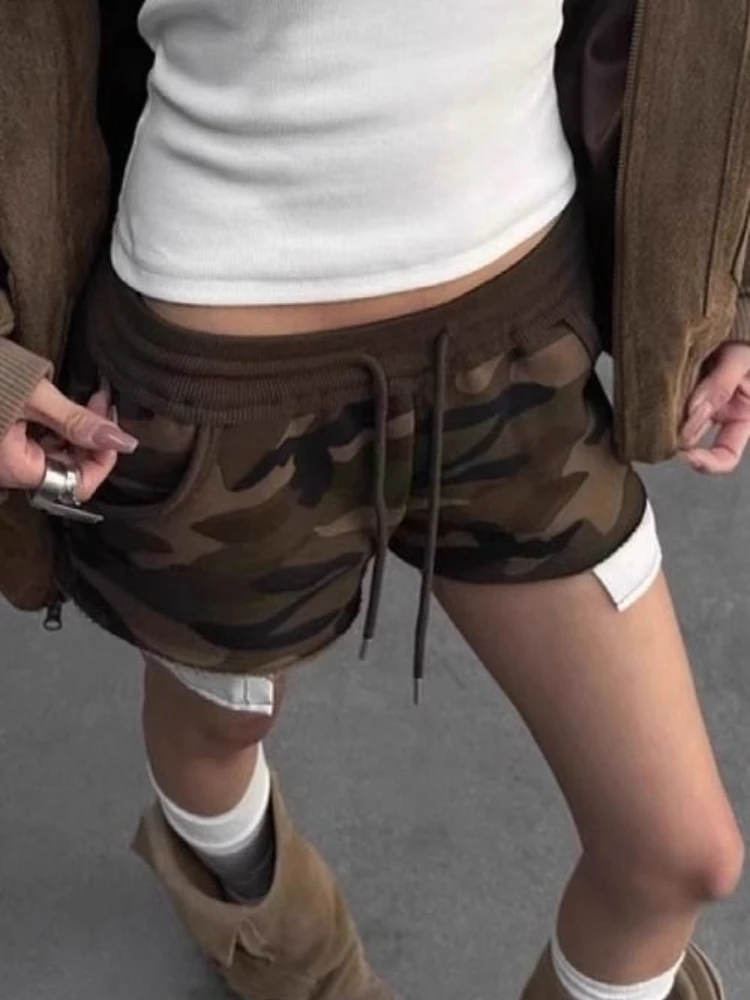 

Women's Camo Print Layered Shorts - Elastic Waist Drawstring Contrast Panel Y2K Streetwear Casual Summer Bottoms (Brown)