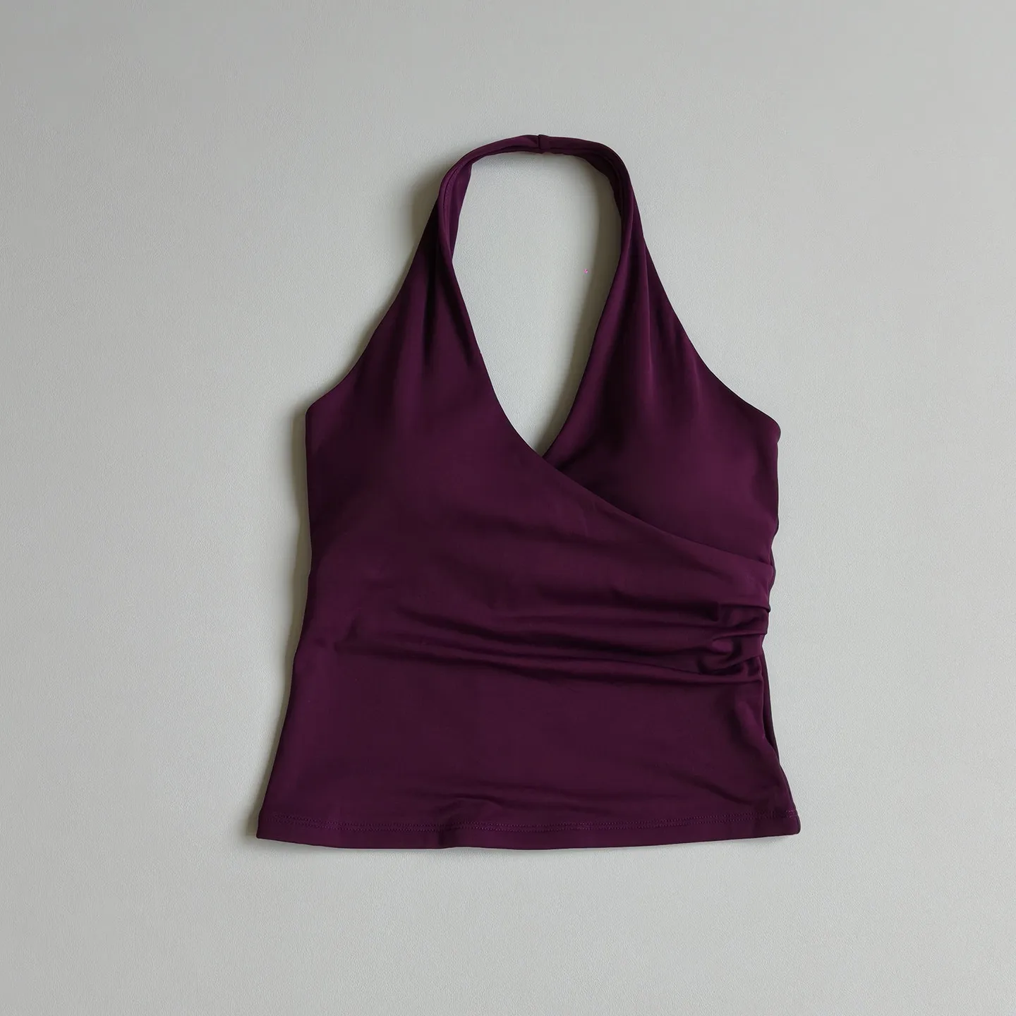 V-Ausschnitt, Neckholder, Yoga-Top, hochelastisch, bequem, atmungsaktiv, mit schickem Rückenausschnitt, figurformend, Sport-BH, für den Außenbereich geeignet. – Detail 7