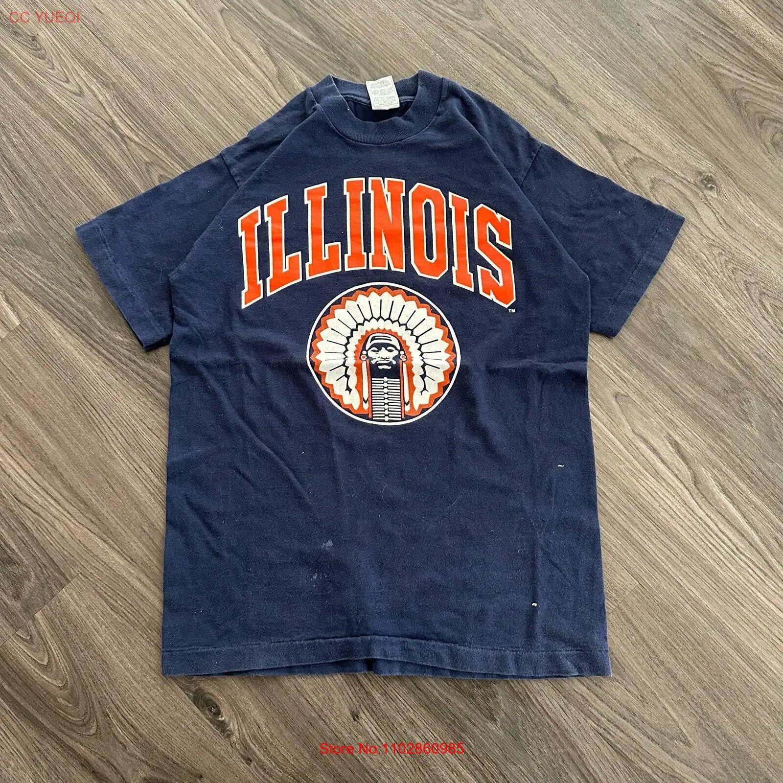 Винтажная темно-синяя футболка Fruit of The Loom Illinois Fighting Illini 1997, 90-е годы Винтажная темно-синяя футболка Fruit of The Loom Illinois Fighting Illini 1997, 90-е годы
