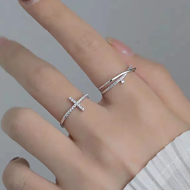 Koreańska moda Krzyż Kryształowe pierścionki dla kobiet Osobowość Micro Pave CZ Cienki pierścionek Biżuteria na palec Codzienne akcesoria Gorący prezent R715
