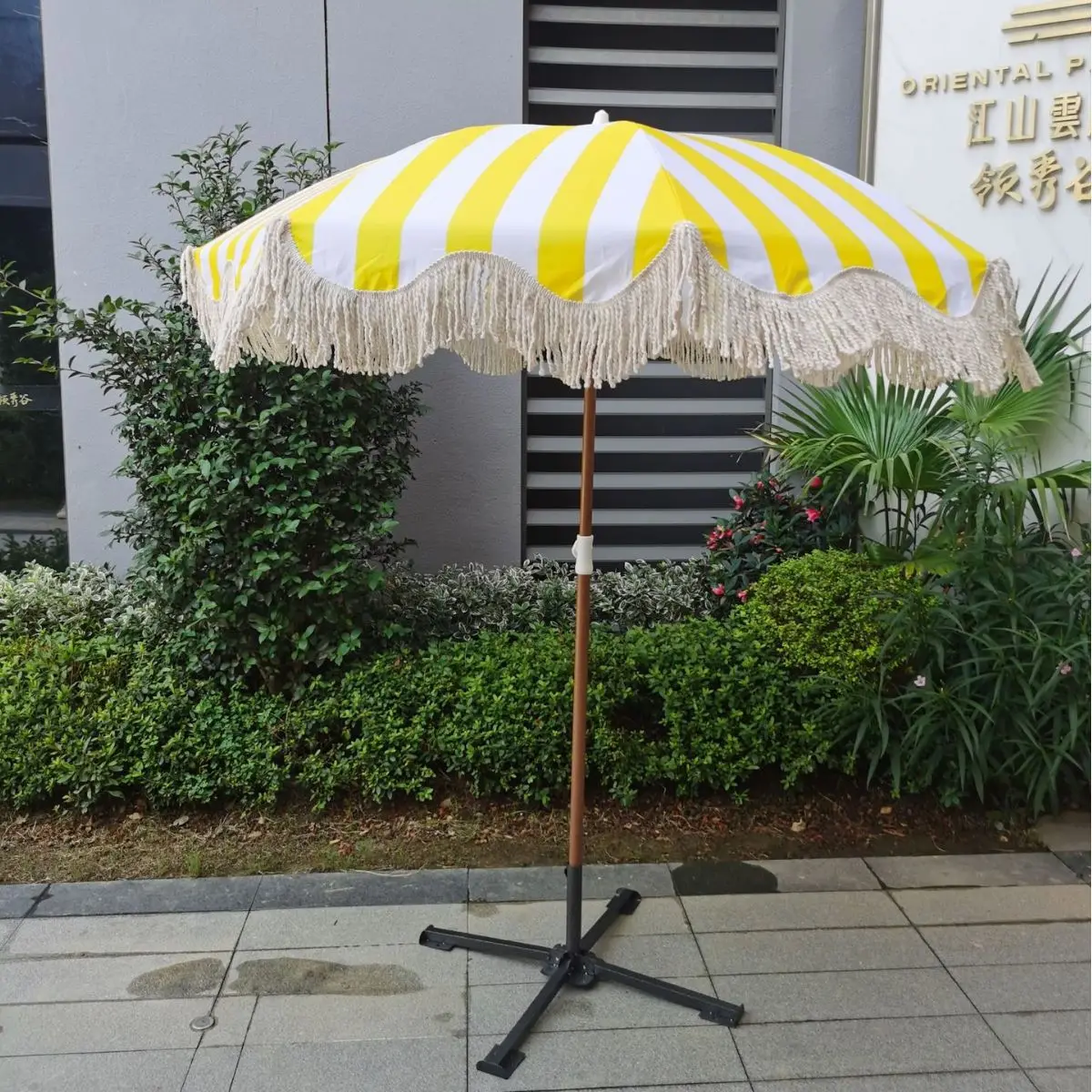 New cross-border striped beach umbrella, garden courtyard sun umbrella, swimming pool, pastoral vacation, outdoor shade tassel u