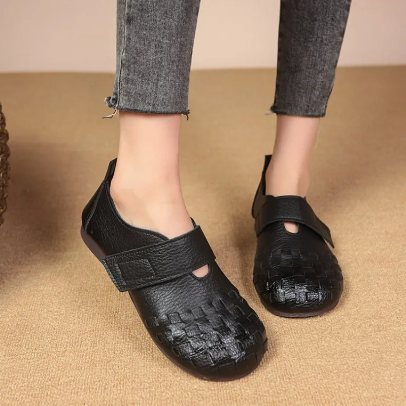 

Новинка: Женские летние сандалии из натуральной кожи с вырезами, туфли Мэри Джейн на плоской подошве, женские мягкие лоферы на липучке, дышащие сандалии для женщин