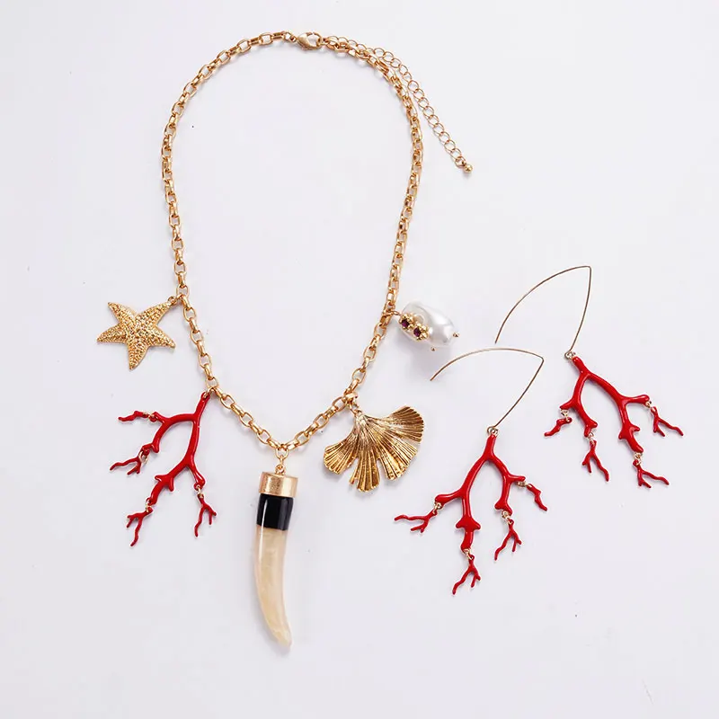 

Cowhorn Charm Necklace Ocean Style Elegant Minimalist Pearl And Coral Gold Pendant For Festive Parties Women's Jewelry