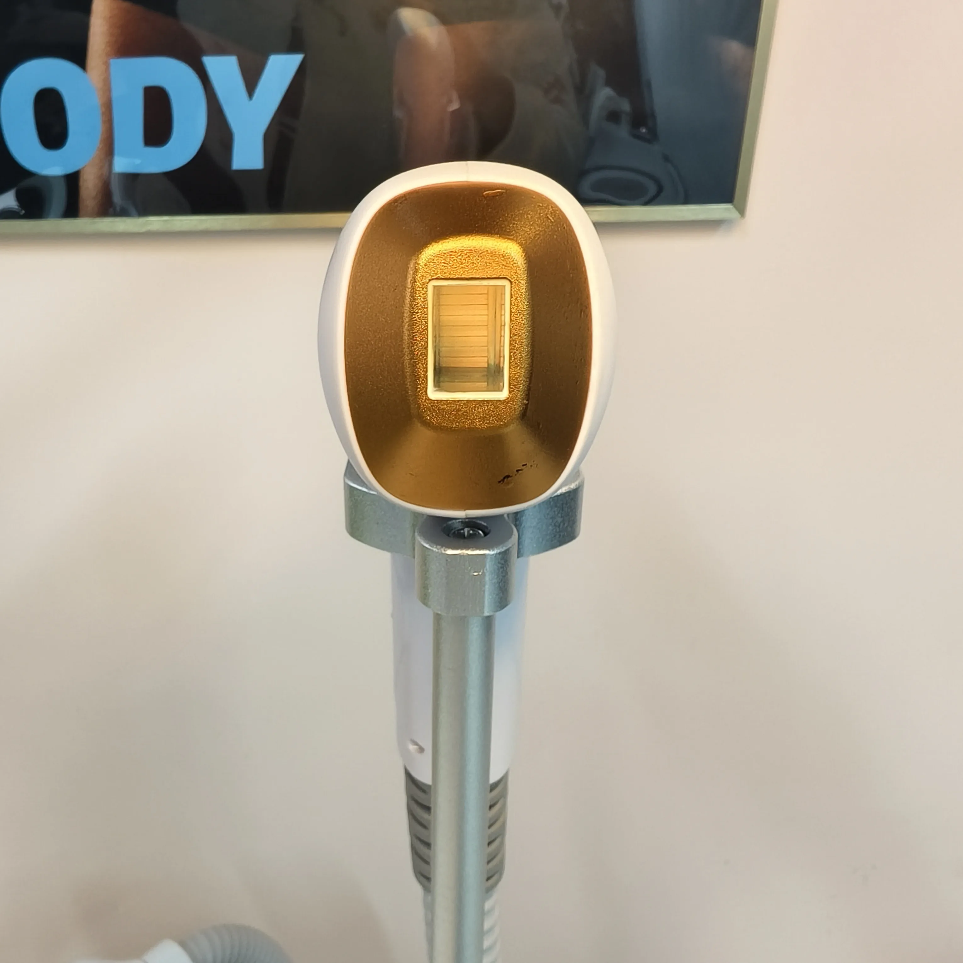 

Diode Laser Hair Removal Machine 3 Wavelength 755nm 808nm 1064nm 3000W Painless Permanent Hair Removal CE