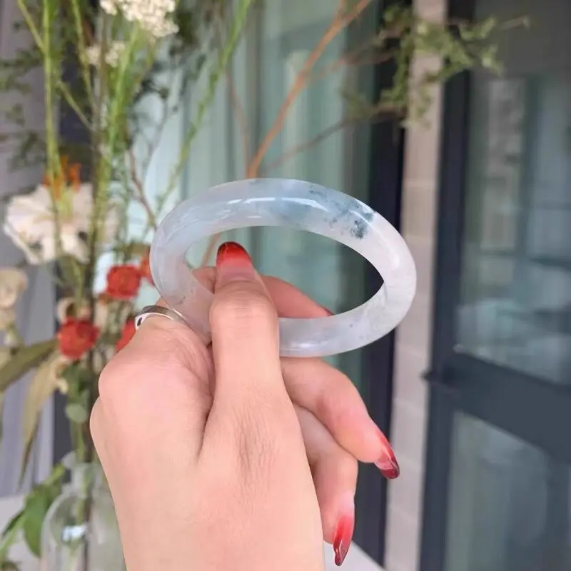 Ice Bracelet, translucent and moist, with clear water-like patterns, from an old mine in Myanmar, noble jadeite for wome