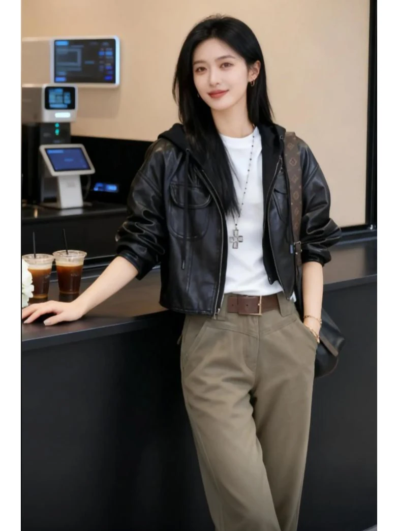 Jaqueta Feminina de Couro Curta com Capuz, Nova Coleção Outono Inverno, Estilo Cleanfit, Casaco Quente e Protetor