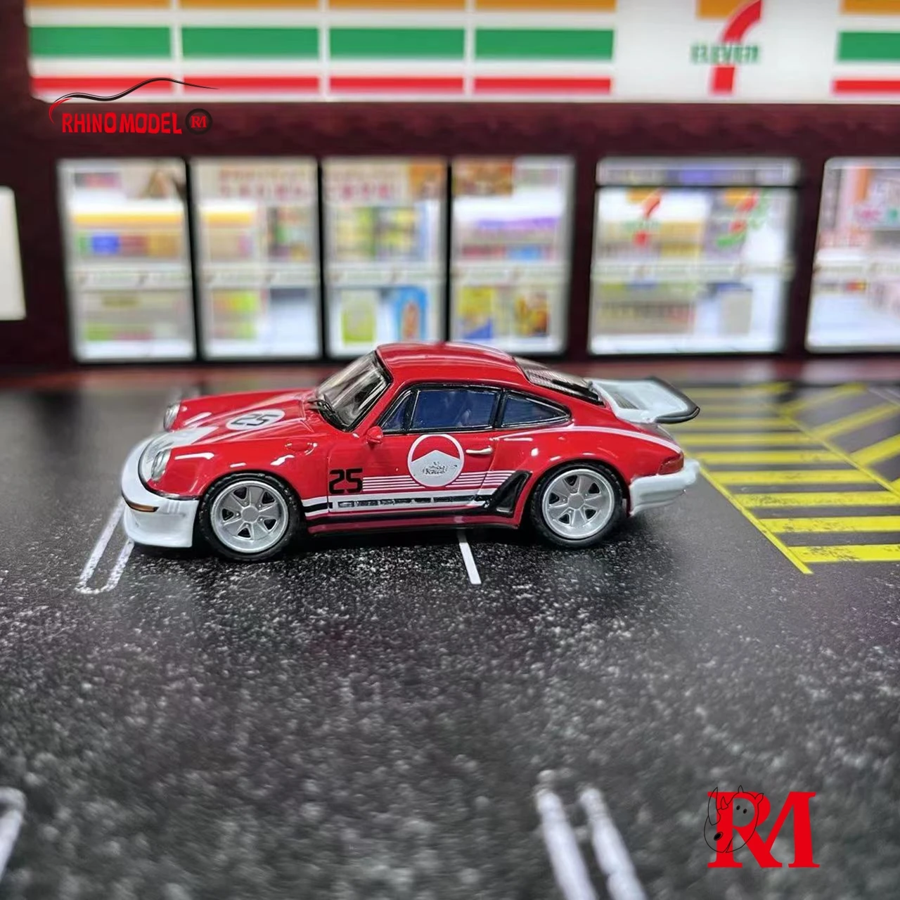 ライノダイキャストモデルカー、ターボスタディ930、シルバーまたはレッド、1:64