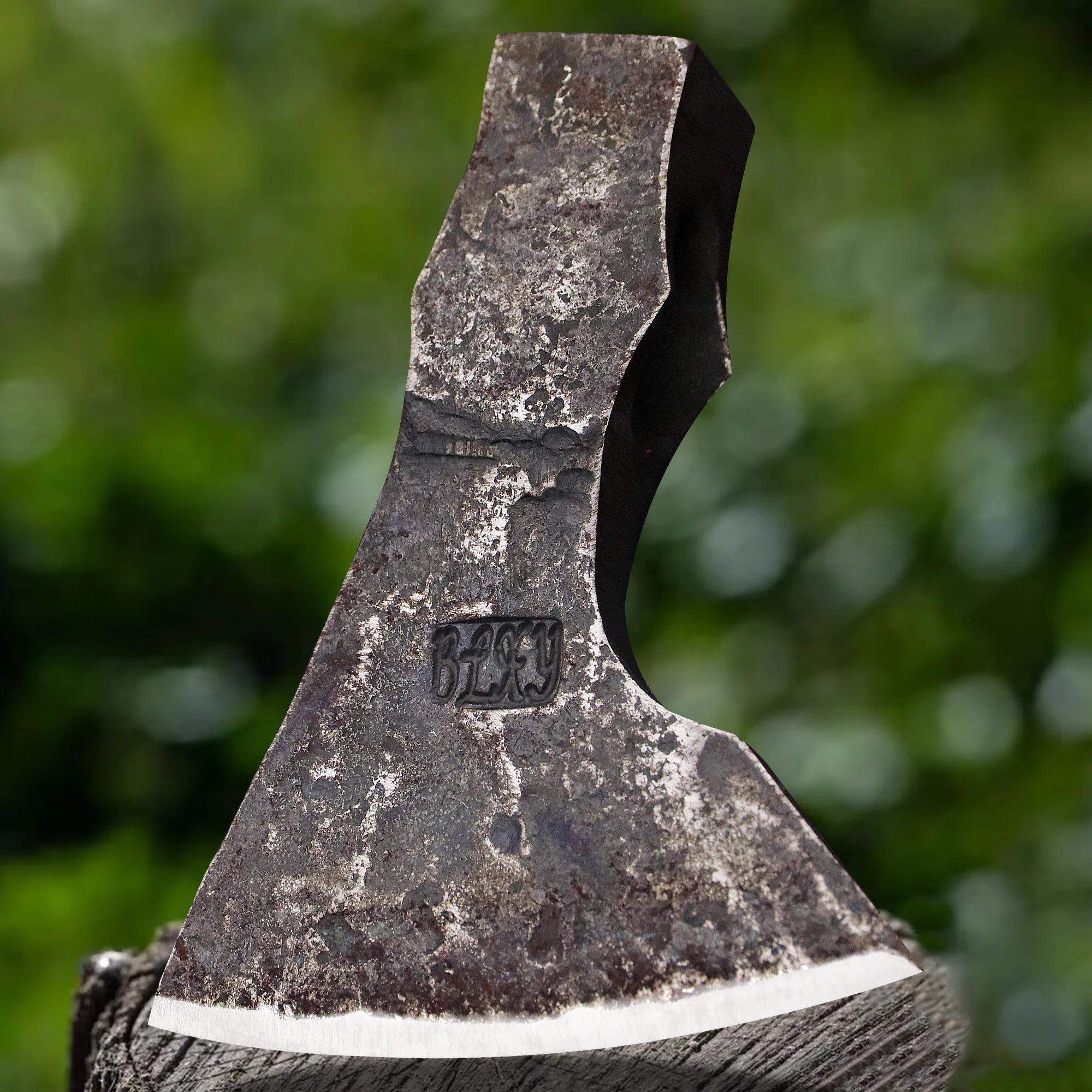 

Tree-cutting and wood-splitting axe, multi-functional mountain-cutting axe, woodworking axe, hand-forged household axe