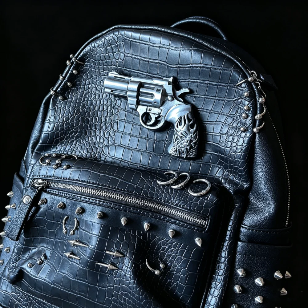 zaino-gotico-per-uomo-e-donna-design-originale-punk-stile-high-street-grande-capacita-con-rivetti