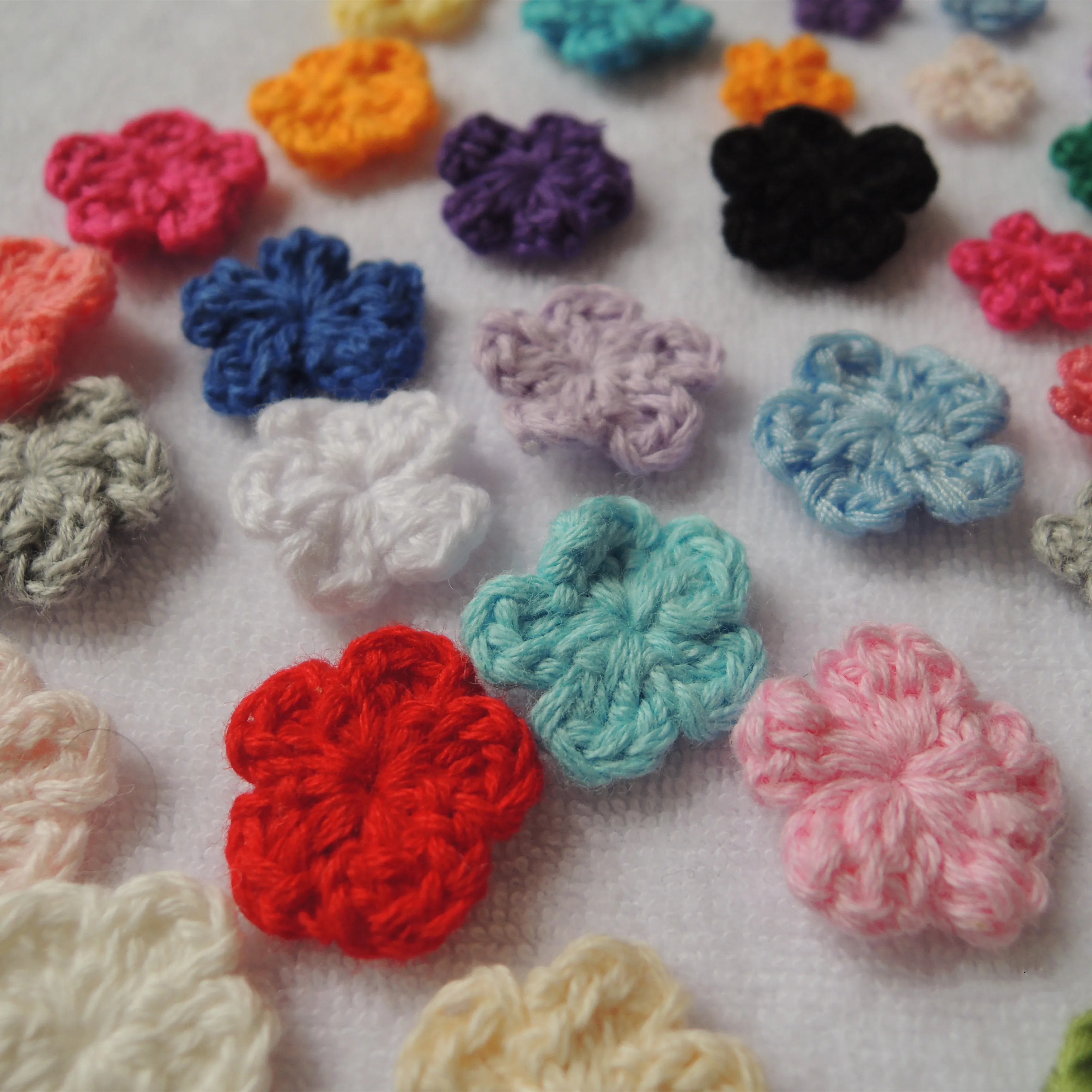 20 colors Cotton Floret 1cm 2cm Hand Hook Wool Handmade Mini Flowers  DIY Clothes Accessories for Clothing Decoration