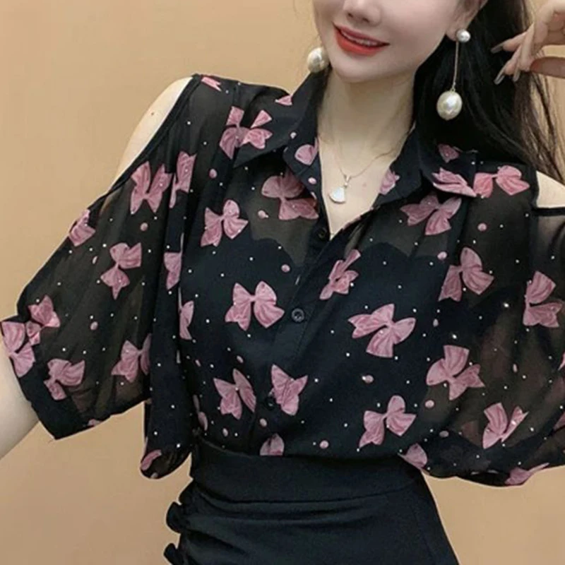 

Модная свободная шифоновая рубашка с открытыми плечами с принтом, женская одежда, новинка лета 2024, повседневные топы с рукавами «летучая мышь», офисная женская блузка