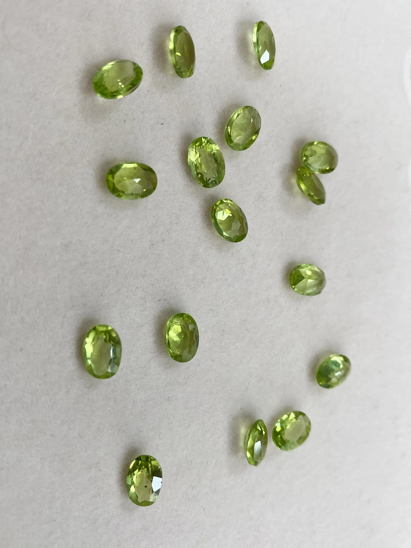 Factory Wholesale 100% Natural Olivine Peridot Loose Stone Round Cut Gems ​for Earring Ring Necklace Jewelry Making Accessories