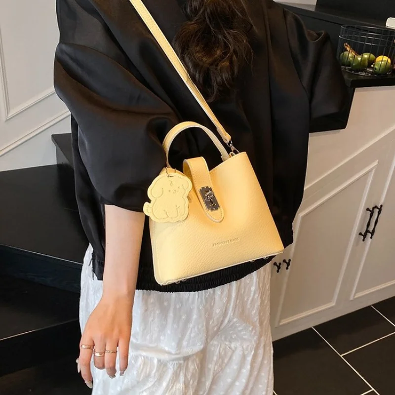 

Элегантная женская сумка через плечо из сафьяно-кожи с устойчивой к царапинам текстурой и изысканным образом